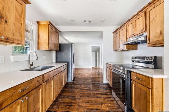 628 FLEMING ST, San Antonio, TX 78211