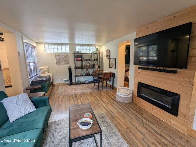 920 Pearl ST, Wallace, ID 83873