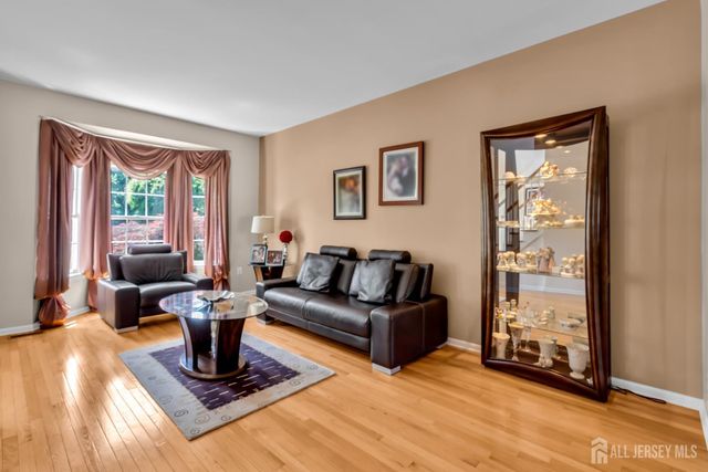10 Beacon Place, Old Bridge, NJ 08857