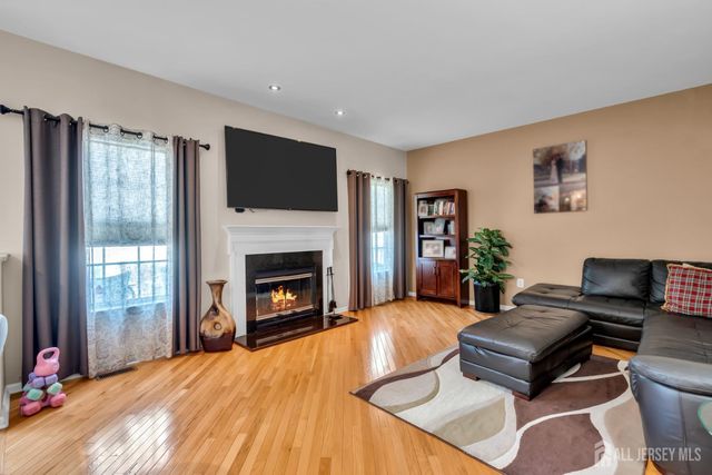 10 Beacon Place, Old Bridge, NJ 08857