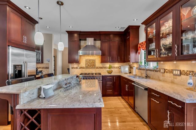10 Beacon Place, Old Bridge, NJ 08857