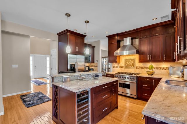 10 Beacon Place, Old Bridge, NJ 08857