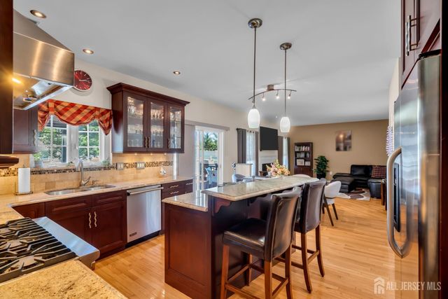 10 Beacon Place, Old Bridge, NJ 08857