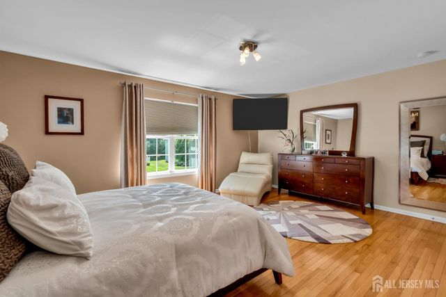 10 Beacon Place, Old Bridge, NJ 08857