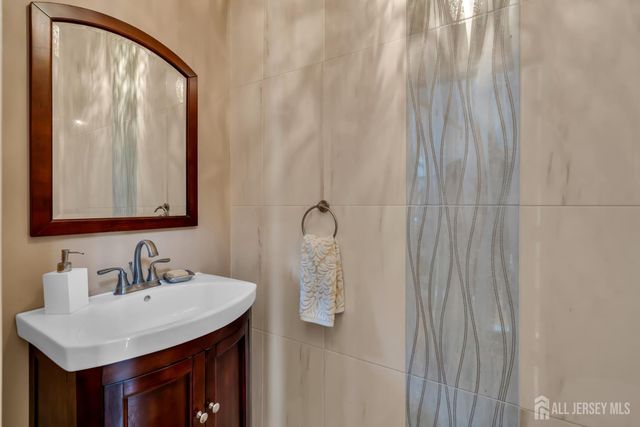 10 Beacon Place, Old Bridge, NJ 08857