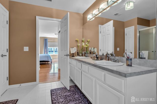 10 Beacon Place, Old Bridge, NJ 08857