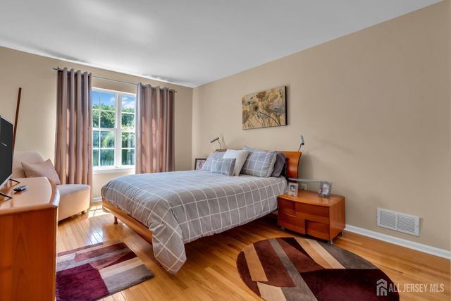 10 Beacon Place, Old Bridge, NJ 08857