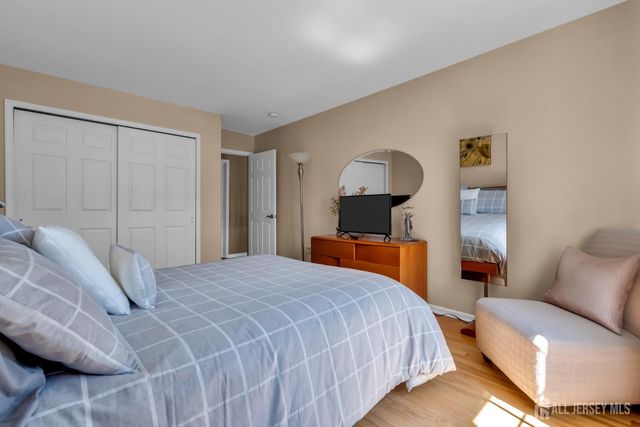 10 Beacon Place, Old Bridge, NJ 08857