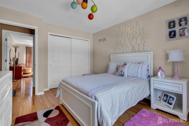 10 Beacon Place, Old Bridge, NJ 08857