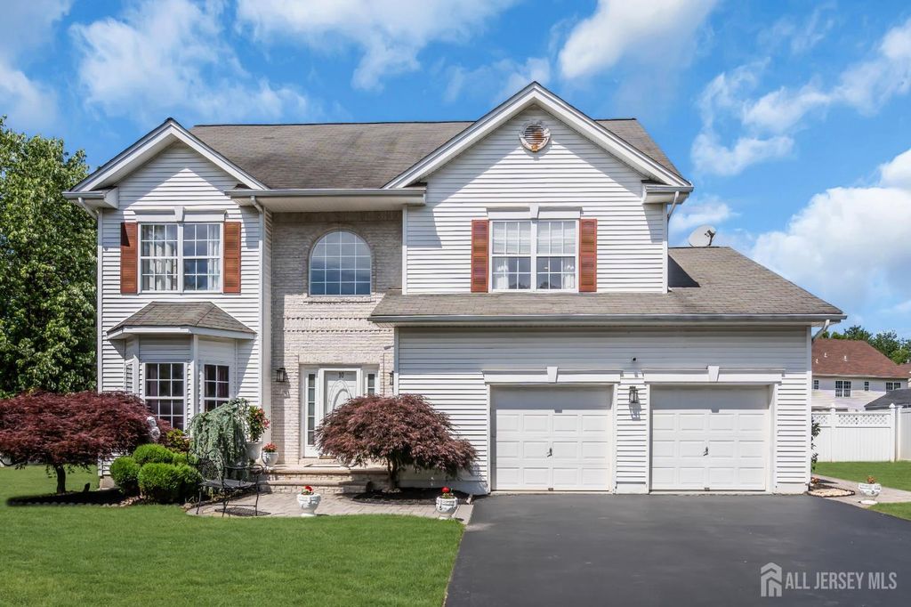 10 Beacon Place, Old Bridge, NJ 08857