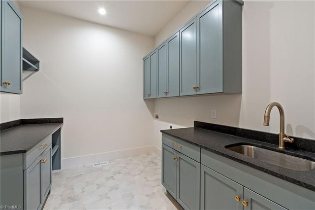 1341 Maple Chase Lane, Winston-salem, NC 27106