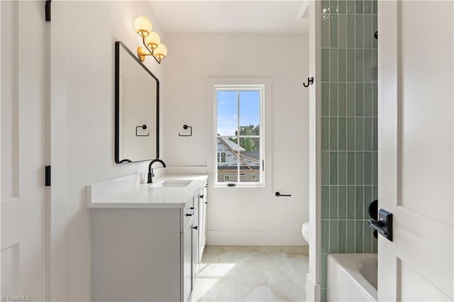 1341 Maple Chase Lane, Winston-salem, NC 27106