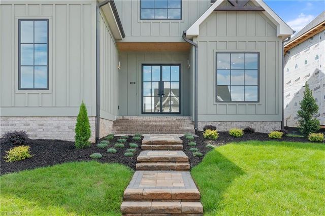 1341 Maple Chase Lane, Winston-salem, NC 27106