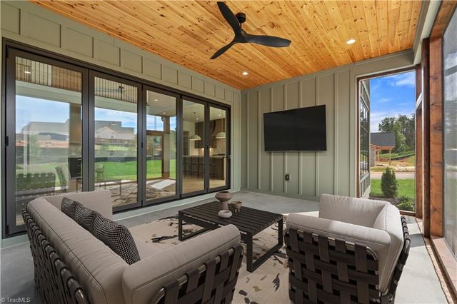 1341 Maple Chase Lane, Winston-salem, NC 27106