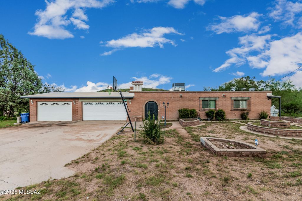 1460 N Royal Road, Nogales, AZ 85621