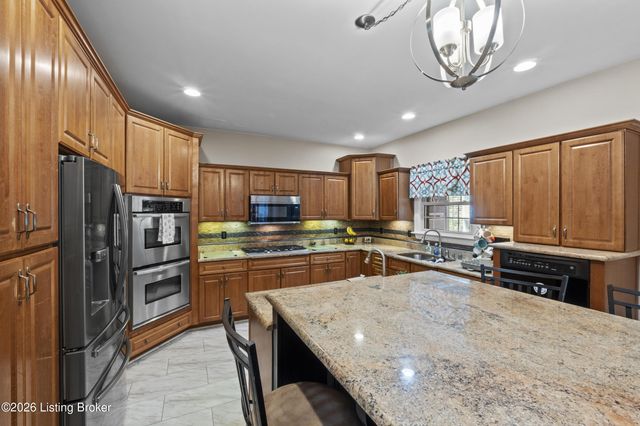 6223 Perrin Dr, Crestwood, KY 40014