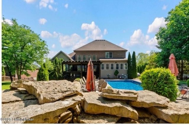 6223 Perrin Dr, Crestwood, KY 40014