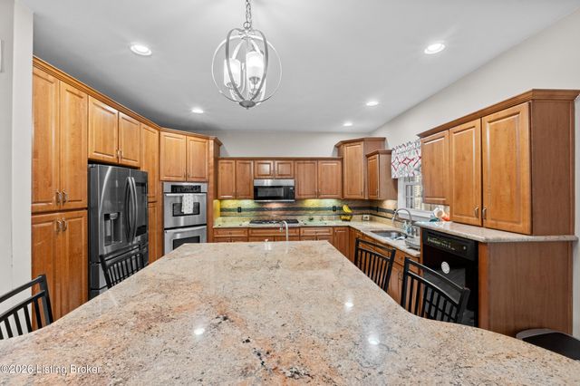 6223 Perrin Dr, Crestwood, KY 40014