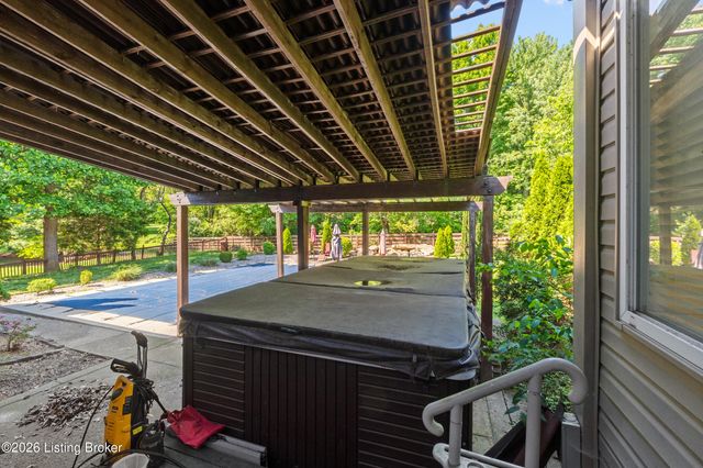 6223 Perrin Dr, Crestwood, KY 40014