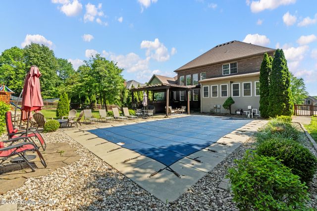 6223 Perrin Dr, Crestwood, KY 40014