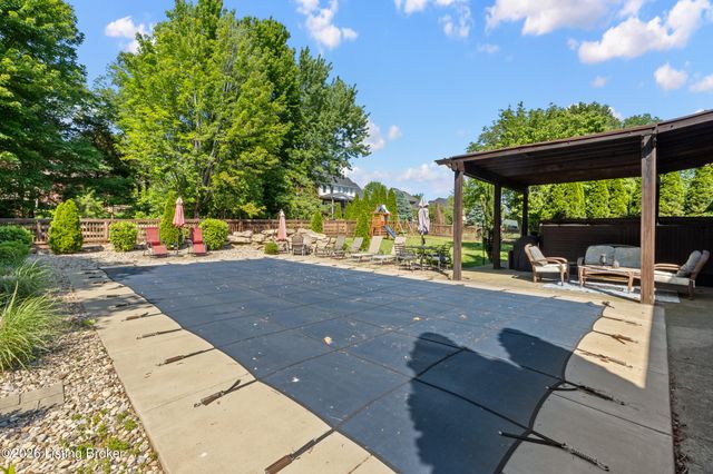 6223 Perrin Dr, Crestwood, KY 40014