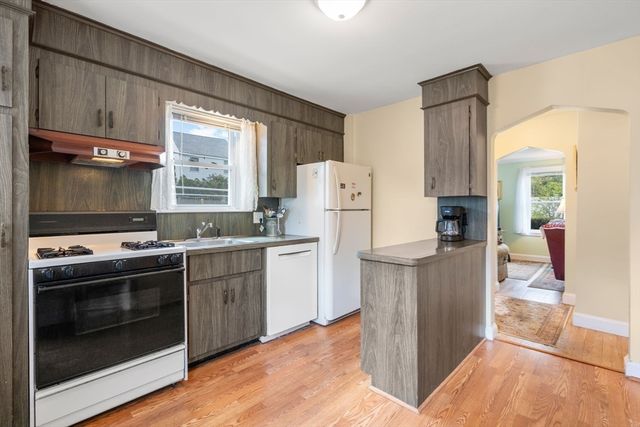 5 Olde Field Rd, Newton, MA 02459