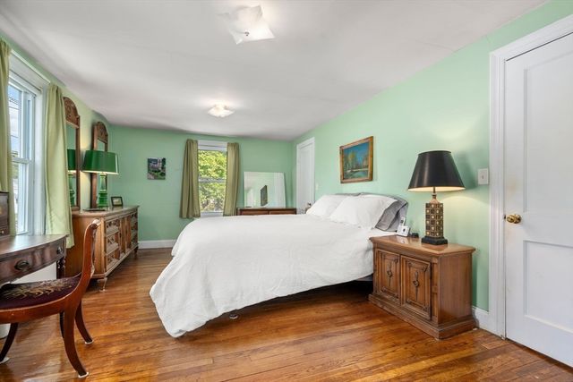 5 Olde Field Rd, Newton, MA 02459