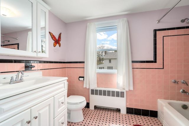5 Olde Field Rd, Newton, MA 02459