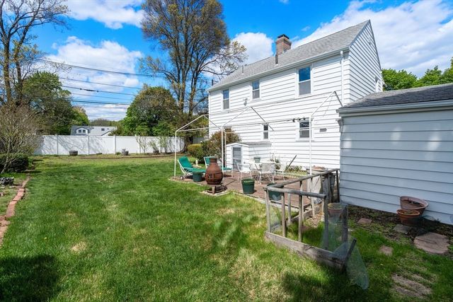 5 Olde Field Rd, Newton, MA 02459