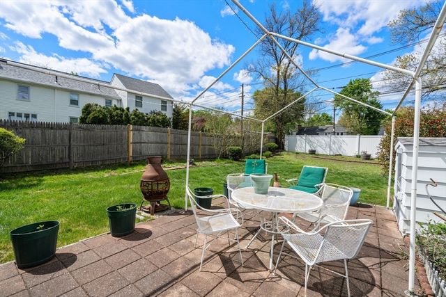 5 Olde Field Rd, Newton, MA 02459