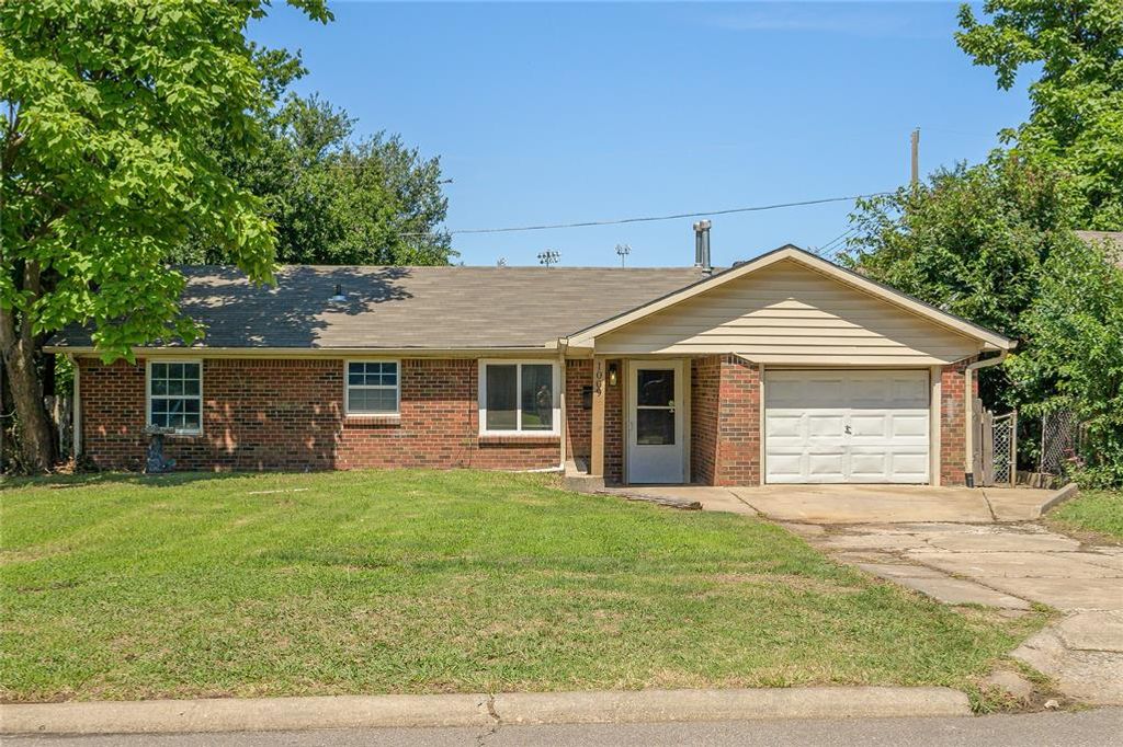 1009 Bell Drive, Midwest City, OK 73110