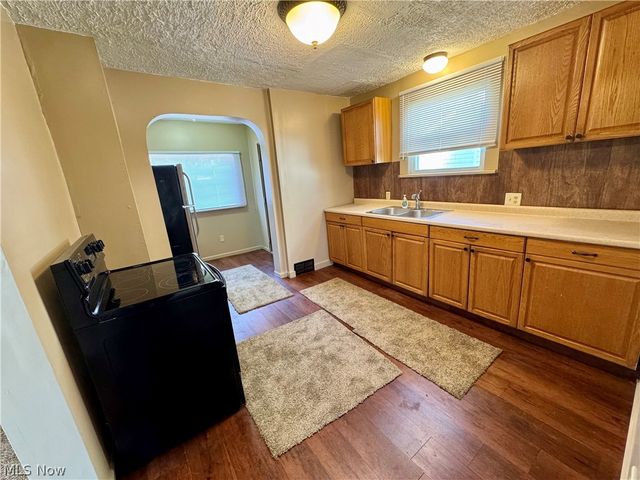 909 Clarendon Avenue SW, Canton, OH 44710