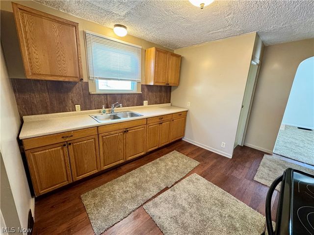 909 Clarendon Avenue SW, Canton, OH 44710