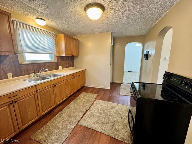 909 Clarendon Avenue SW, Canton, OH 44710