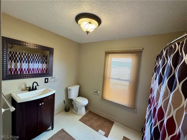 909 Clarendon Avenue SW, Canton, OH 44710