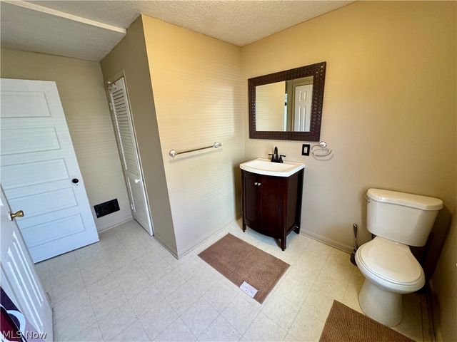 909 Clarendon Avenue SW, Canton, OH 44710