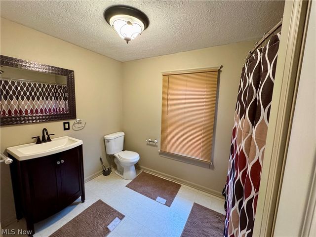 909 Clarendon Avenue SW, Canton, OH 44710