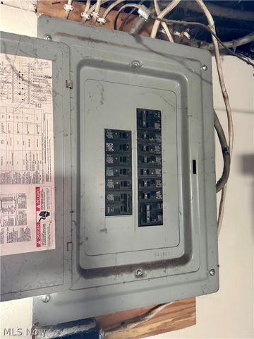 909 Clarendon Avenue SW, Canton, OH 44710