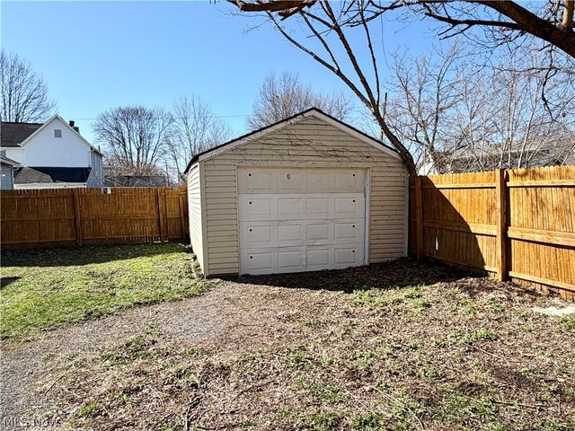 909 Clarendon Avenue SW, Canton, OH 44710