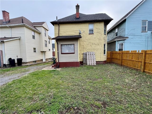 909 Clarendon Avenue SW, Canton, OH 44710