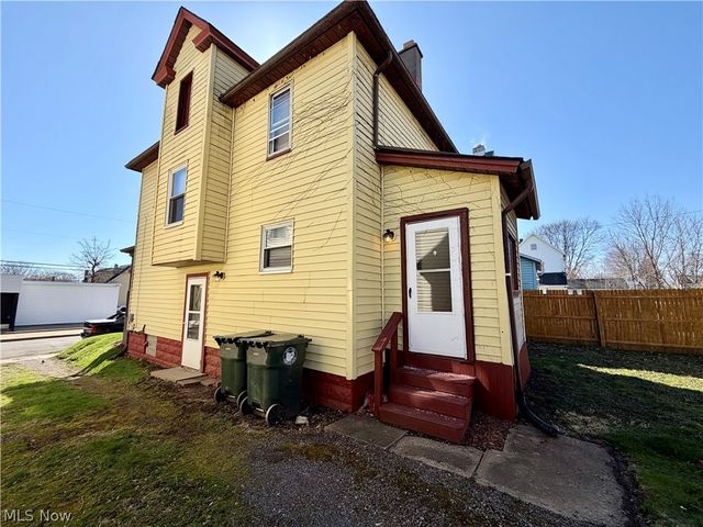 909 Clarendon Avenue SW, Canton, OH 44710