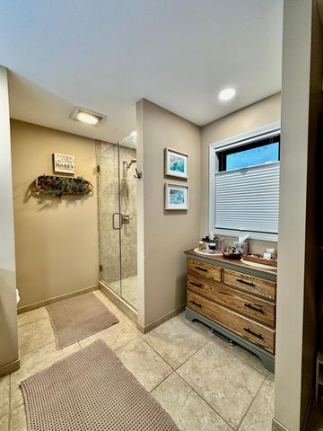 1932 Mark Lane, Eau Claire, WI 54703