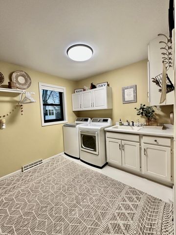 1932 Mark Lane, Eau Claire, WI 54703