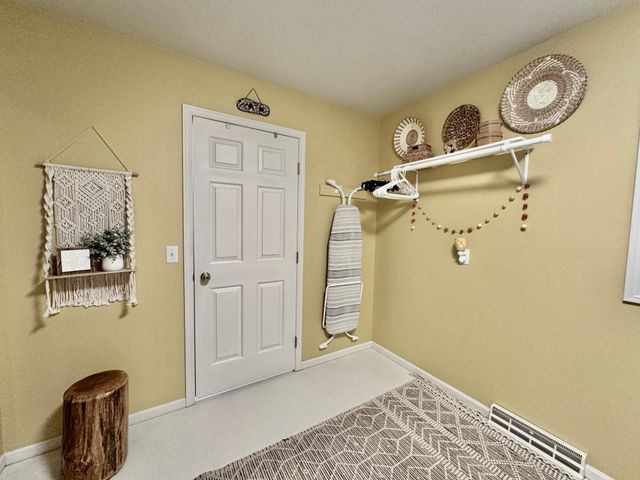 1932 Mark Lane, Eau Claire, WI 54703