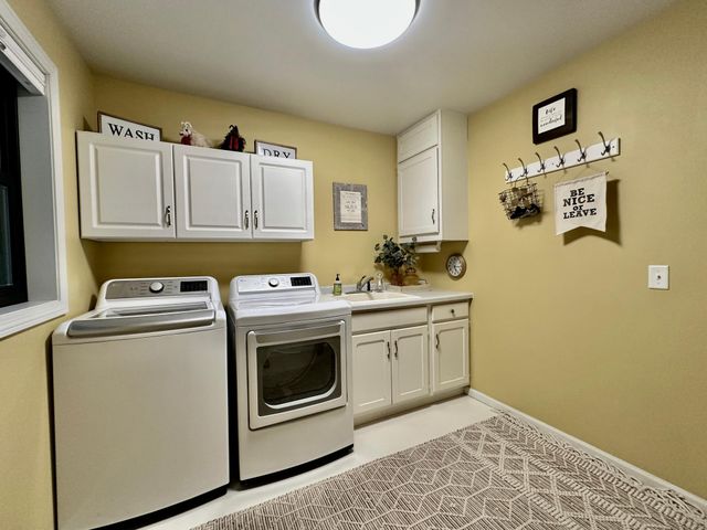1932 Mark Lane, Eau Claire, WI 54703