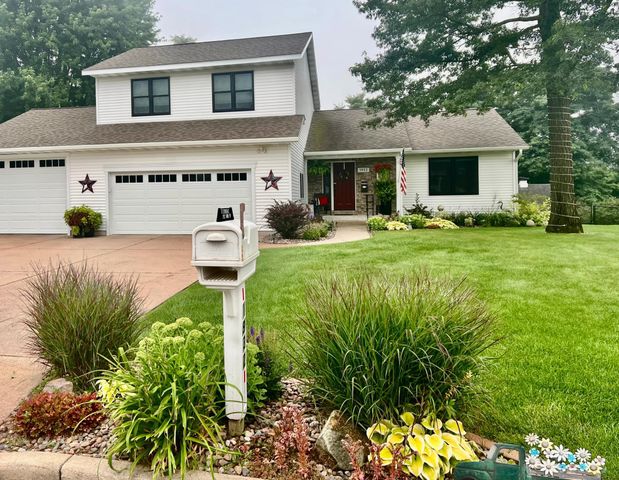 1932 Mark Lane, Eau Claire, WI 54703
