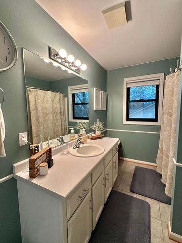 1932 Mark Lane, Eau Claire, WI 54703