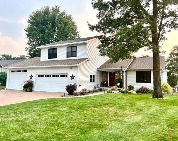 1932 Mark Lane, Eau Claire, WI 54703