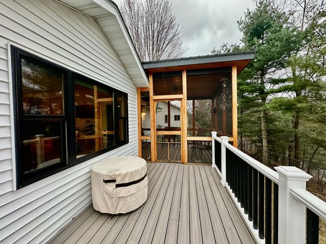 1932 Mark Lane, Eau Claire, WI 54703