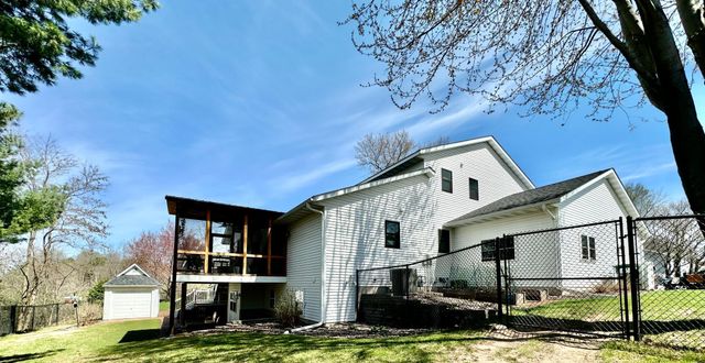 1932 Mark Lane, Eau Claire, WI 54703